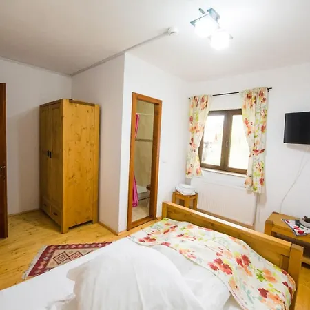 Pensiunea Dealul Cu Melci Farmház