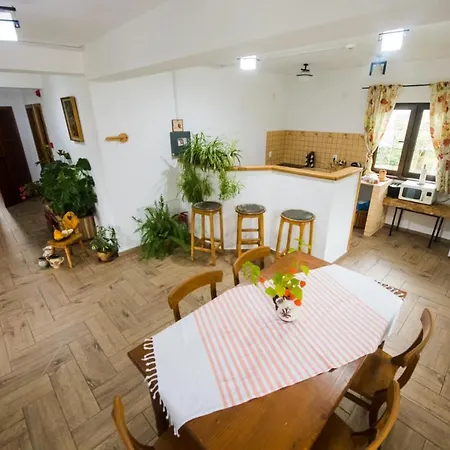 Pensiunea Dealul Cu Melci Farmház
